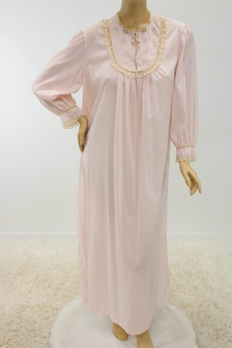 Vintage Barbizon Long Sleeve Nightgown Embroidered flowers Lace Polycotton L